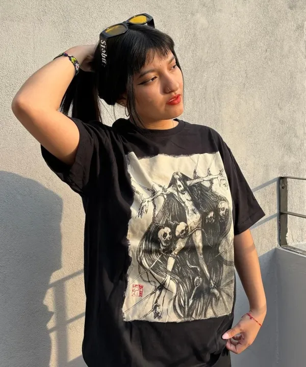 Playera Tokyo Jesus x Marva "Hanged Woman" Mediana / Medium — imagen Playera Tokyo Jesus x Marva "Hanged Woman" Mediana / Medium